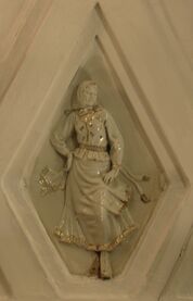 Teatralnaya porcelain sculpture 6.jpg
