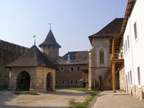Chotyn, pevnost, nádvoří 03.jpg