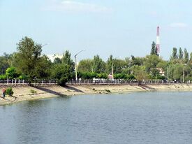 Central pond in Bashtanka.jpg