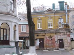 Усадьба губернаторов со двора.jpg