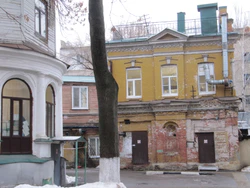 Усадьба губернаторов со двора.jpg