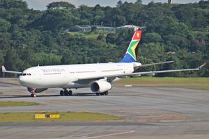 A330-300 SOUTH AFRICAN SBGR (32924691032).jpg