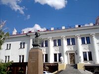 Бюст Н. В. Гоголя (Волгоград).jpg