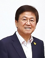 Choi Gyo-jin's portrait (2020.07).jpg