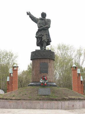 Россия, Нижегородская область, Балахна, памятник Кузьме Минину, 10-52 09.05.2006 - panoramio.jpg
