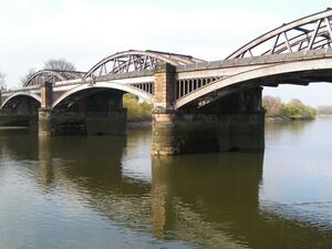 BarnesRailwayBridgeUpstream.jpg