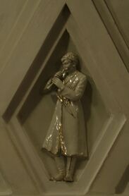 Teatralnaya porcelain sculpture 2.jpg