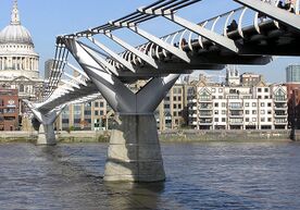 Millennium Bridge750pix.jpg