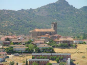 Vista de Robledo de Chavela con la iglesia de la Asunción.jpg