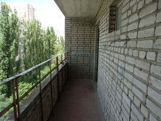 Балкон 8-го этажа. По нему Криштопа волок жертву в бессознательном состоянии.