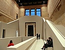Neues Museum 06b Treppenhalle.jpg