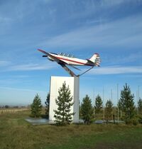 Як-52 Танай памятник.jpg