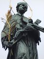 Praga, figura świętego Jana Nepomucena na moście Karola.JPG
