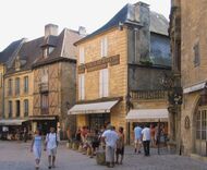 Sarlat-la-Canéda-Place.jpg