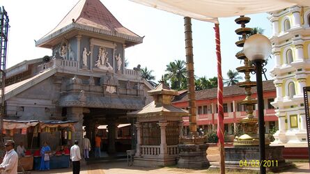 Mahalasa Mandir at Mhardol - panoramio.jpg