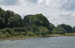 Kaiserwerther Pfalz vom Rhein aus gesehen.jpg