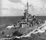 USS Hutchins (DD-476) underway at sea, circa in early 1945.jpg