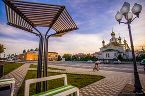 Сквер Железнодорожников. Вид на Богоявленский собор1.jpg