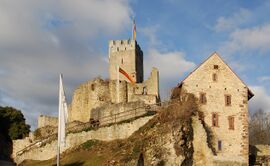 Burg Roetteln Innenhof.jpg