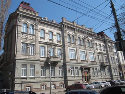 Здание банка ул Советская 44 слева.jpg