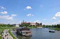 BulwaryWiślane-WidokZMostuDębnickiego-POL, Kraków.jpg