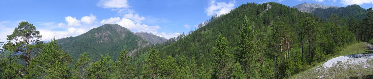 Вид на Саяны и пик Любви