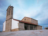 Vista lateral de iglesia en Sieteiglesias.jpg