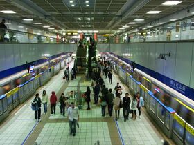 S.Y.S. Mem'l Hall Station in Taipei Metro.JPG