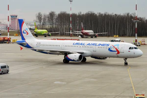 Ural Airlines, VQ-BCE, Airbus A321-231 (40320744350).jpg