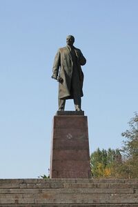 Monument to Lenin on Germana Titova Square in Volgograd.jpg