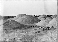 Burial Mounds in Bahrain 1918.jpg