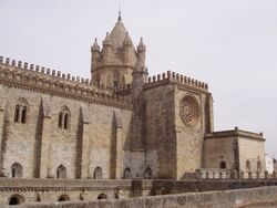 Karinecyril evora cathedrale2.JPG