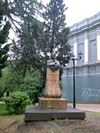 Egnate Ninoshvili Statue, Tbilisi.jpg