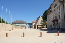 Ландтаг и правительственные здания в июле 2010 года.