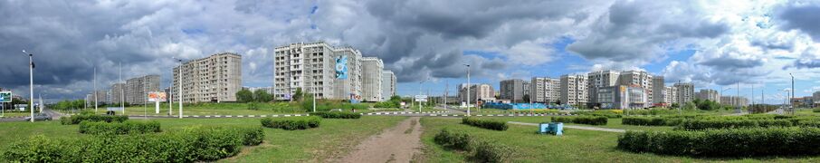 Novokuznetsk Пр. Авиаторов (панорама на 180°).jpg