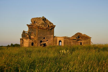 Руины церкви Николая Чудотворца в Унежме (Архангельская обл.). Нач. XIX в.