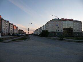 Lenin's St, Zapolarnaya Stolica, N-Mar.JPG