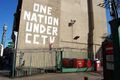 Граффити «Одна нация под системой видеонаблюдения» (One Nation Under CCTV, 2008, Лондон).