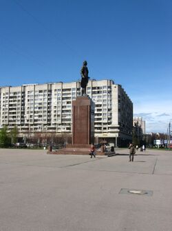 Peter the Great monument on Pribaltiyskaya square, St. Petersburg.jpg