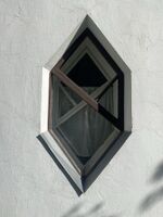 Рисунок шестиугольного окна первого этажа северного цилиндра