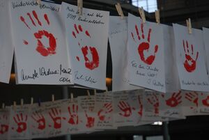 Red Hand Day - Kinder sind keine Soldaten.jpg