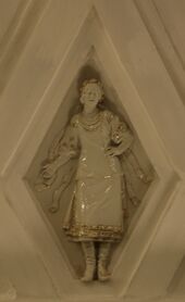 Teatralnaya porcelain sculpture 14.jpg