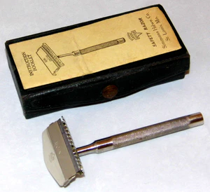 Vintage Keen Kutter Single Edge Safety Razor, Junior Model, Simmons Hardware Company, St. Louis, Missouri, Circa 1916 (28877569294).jpg
