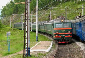 Сплотка из трёх ВЛ85 с ВЛ85-037 в голове