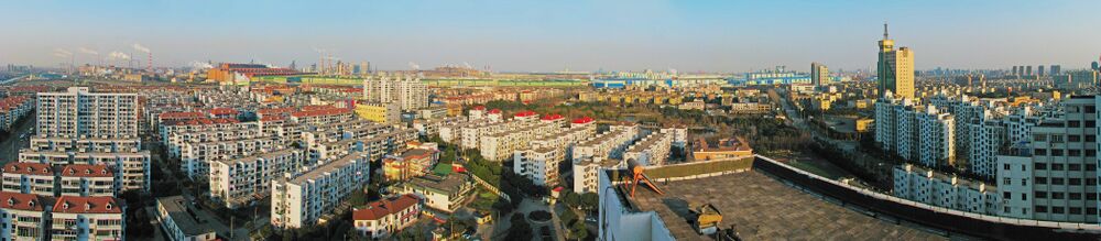 Район Баошань. На заднем плане — металлургический комбинат