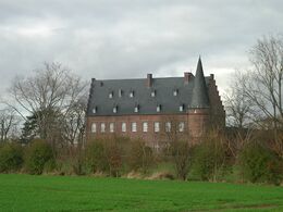 Burg Südansicht 4.jpg