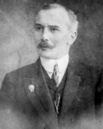 Пензулаев Мухьиддин, бувзамеи зӀанареи министр, гӀумке хиннав. 1942 шера Буро тӀа веннав. Пензулаев Таджуддина воша хиннав.[30]