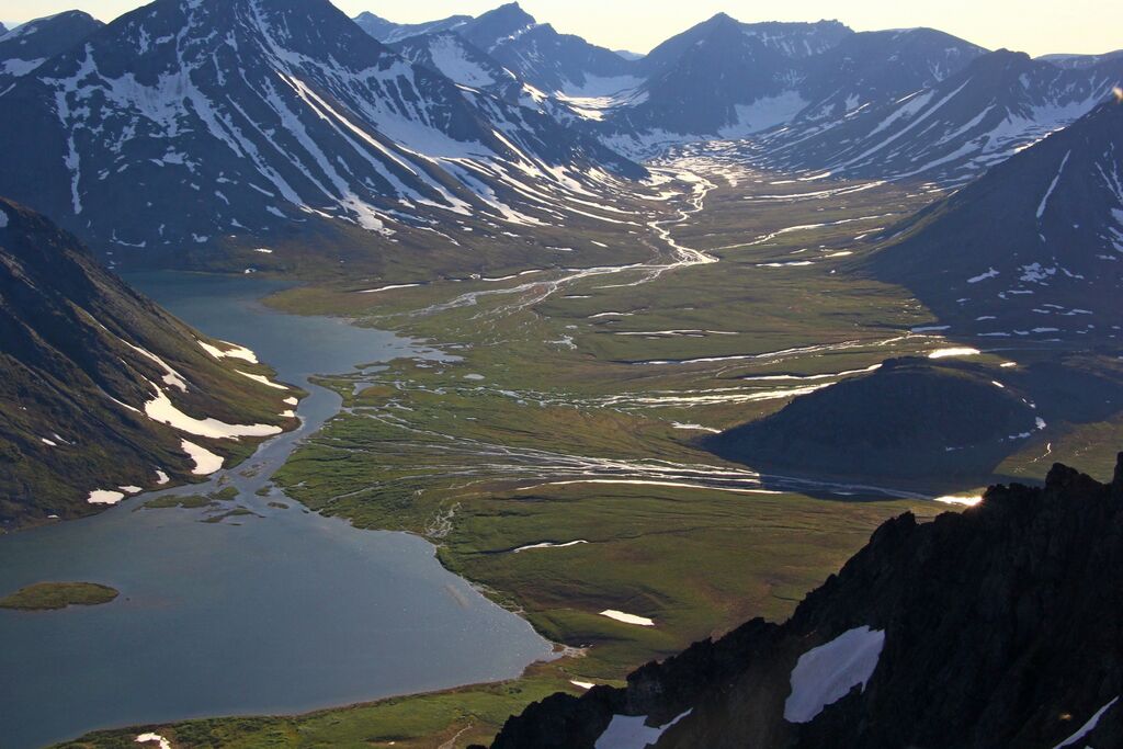Перемычка между озерами Малое и Большое Хадатаёганлор