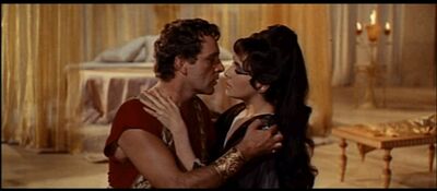 1963 Cleopatra trailer screenshot (23).jpg
