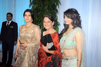 Kajol, Tanuja, Tanisha Mukherjee at Esha Deol's wedding reception 12.jpg